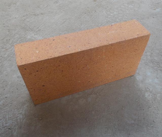 耐火磚的抗熱震性是指耐火材料在使用過程中經常受到環境溫度急劇變化